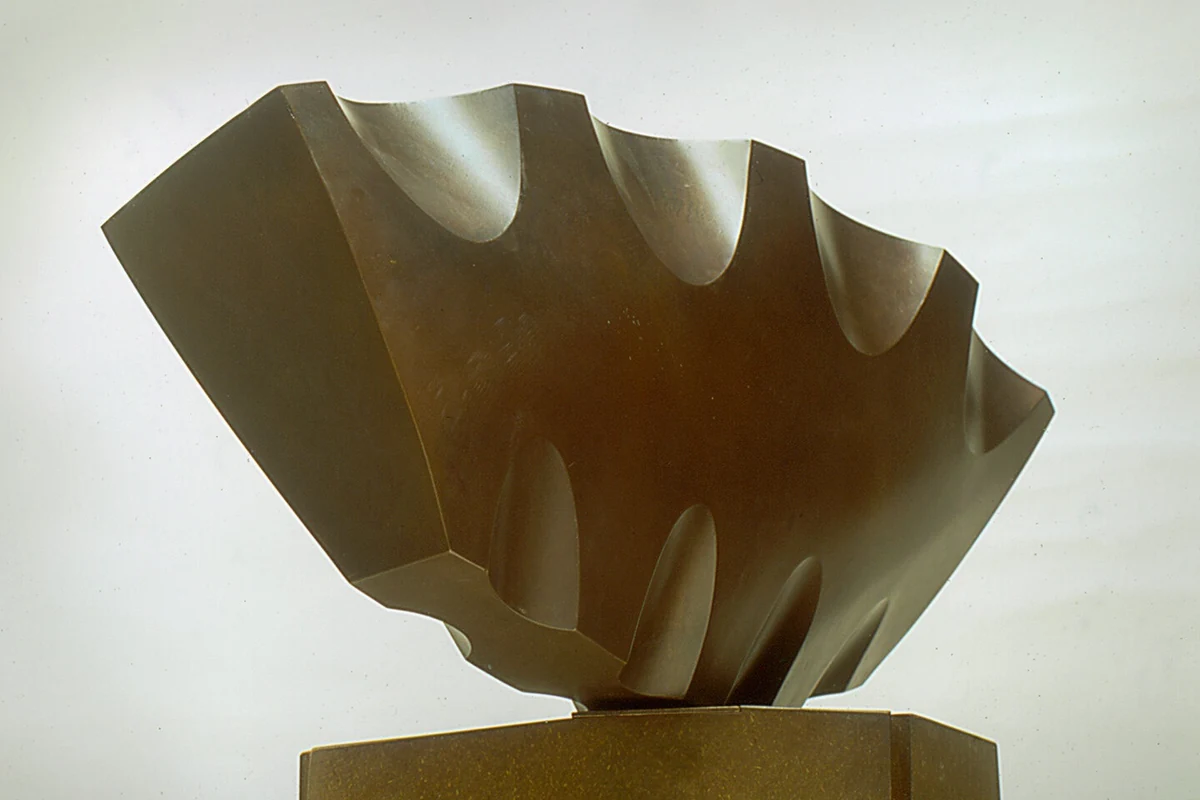 Cloud, bronze, 17 x 30 x 12 inches, 2002: a wide fan-shaped bronze form with scalloped upper edges and finger-like lobes beneath, on a bronze plinth